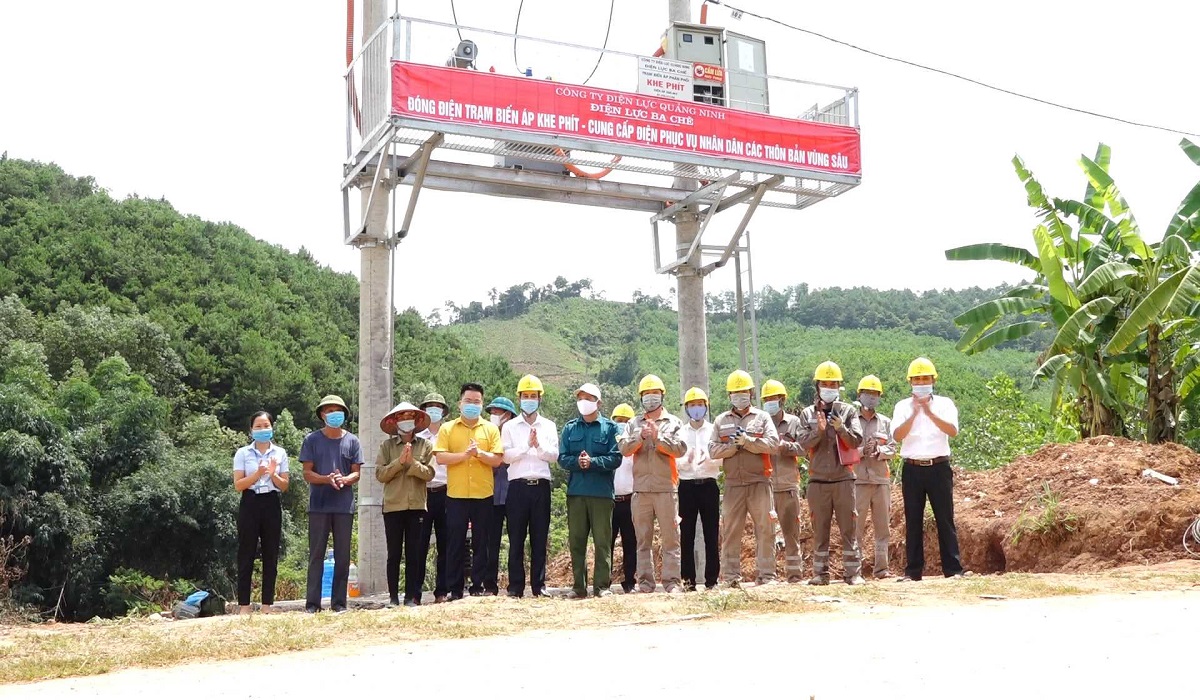 Cung cấp điện cho bà con vùng cao